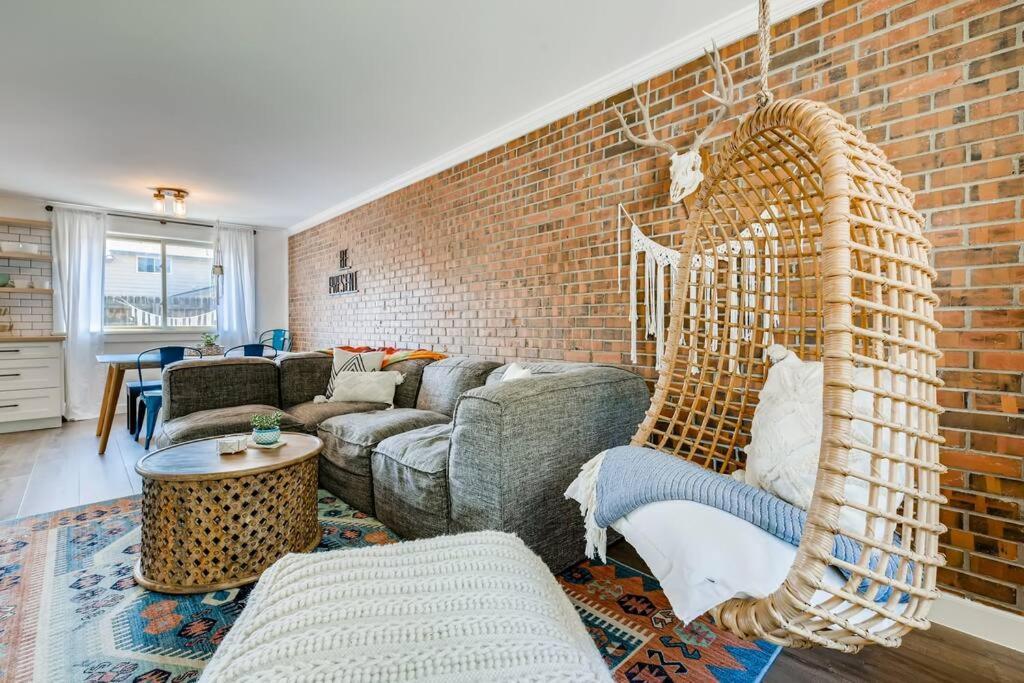 Family Townhome Near Mountains & Olde Town Арвада Екстериор снимка